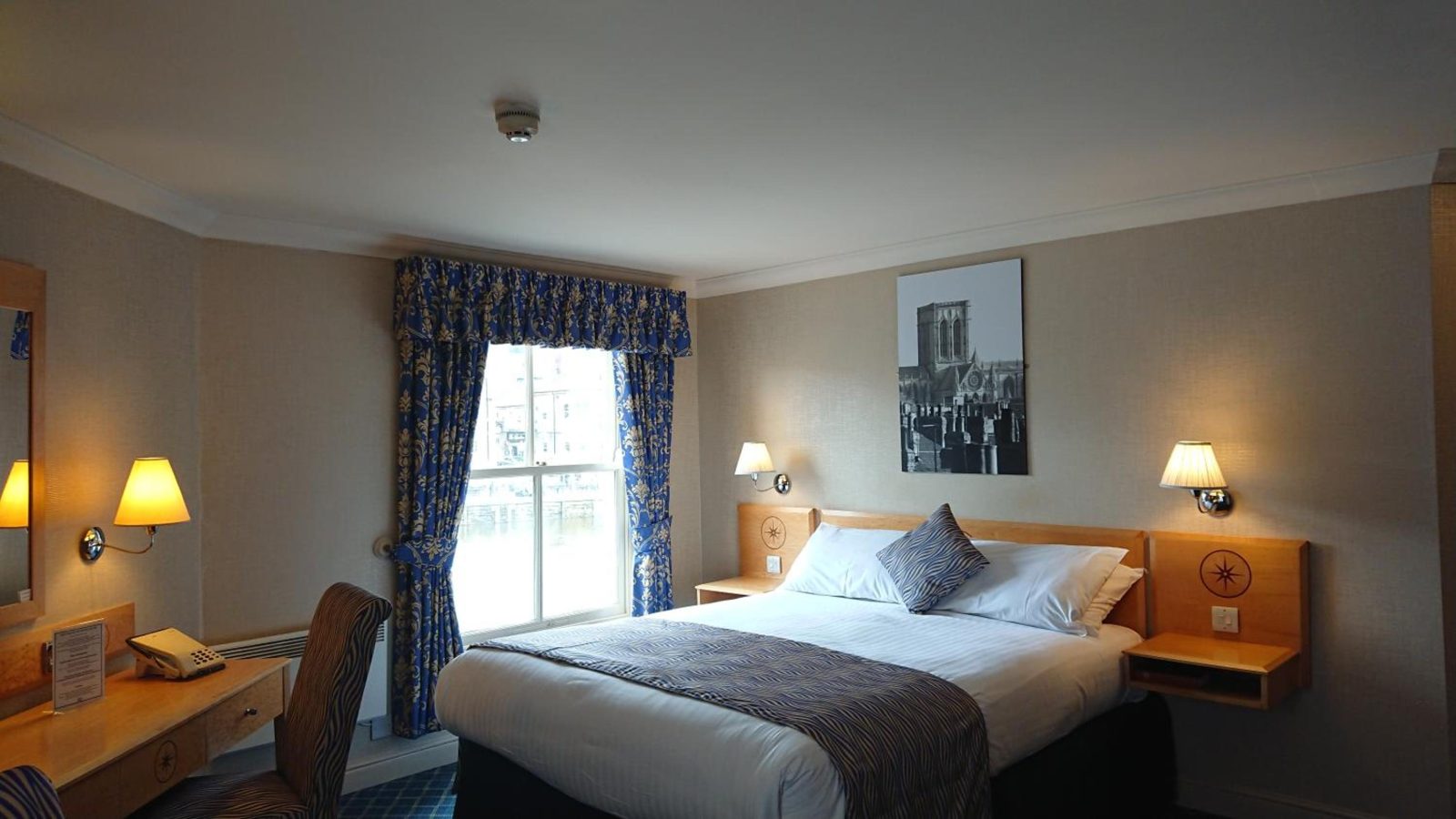 The Queens Hotel & Victoria Cloisters Apartments — photo 7