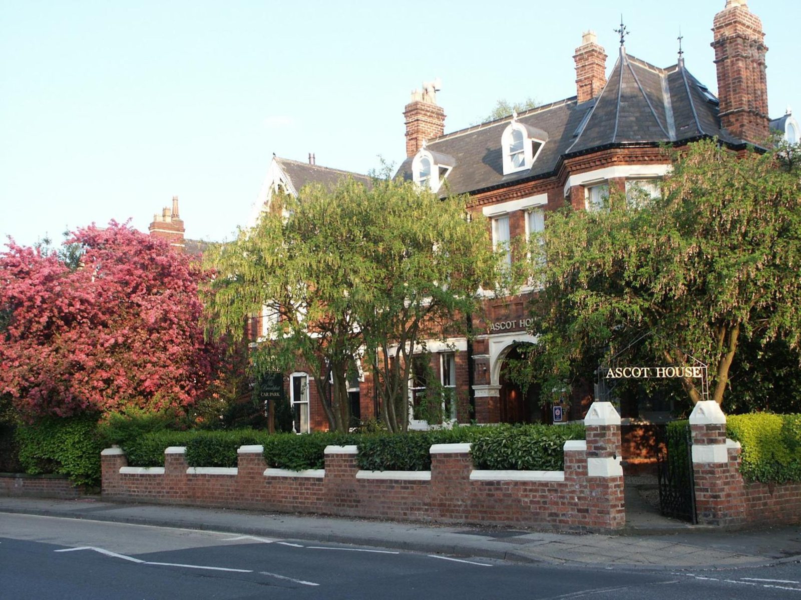 Ascot House — photo 2